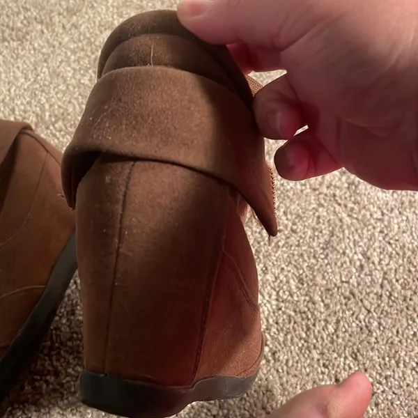 Forever 21 wedge bootie in chocolate brown with gold trim size 7.5 - Image 11