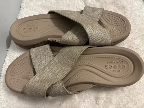 Tan Crocs ladies Sz.9 - Image 8
