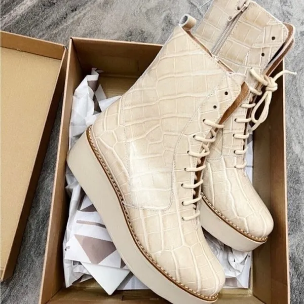 Anthropologie Boots lace up Stompy size 6 Cream - Image 9