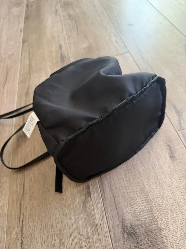 Black nylon shoulder bag with adjustable straps - Image 8