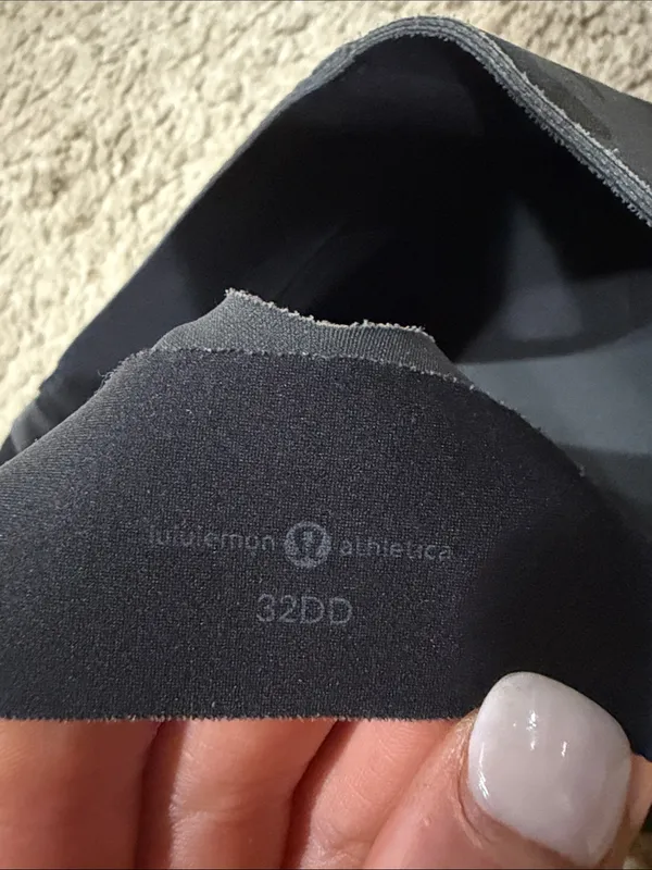 lululemon athletica Black camo Bra 32DD EUC - Image 3