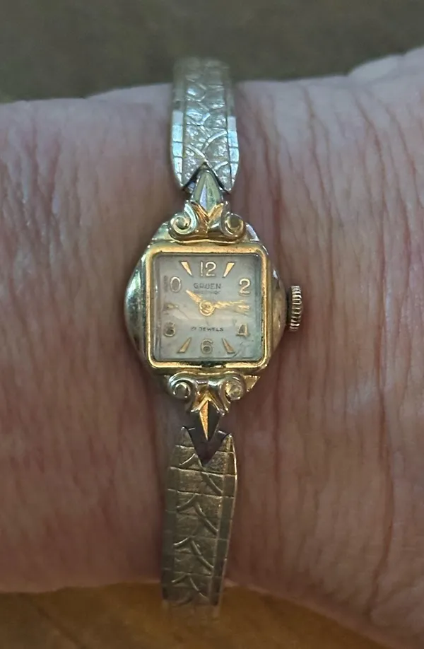 Vintage Gruen Precision 17 Jewels Swiss gold tone watch - Image 8
