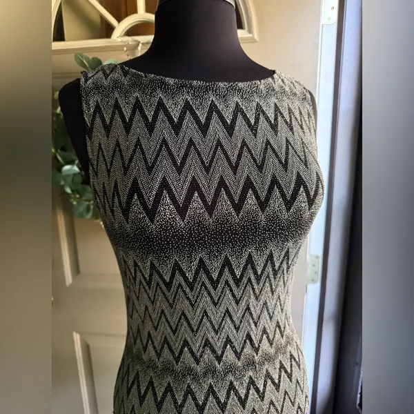 Vintage Y2K Studio Y sparkle chevron tank, size medium - Image 2