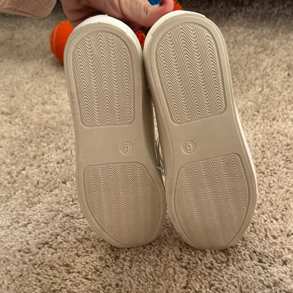 Universal Thread White and Tan Dot Sneakers - Image 5