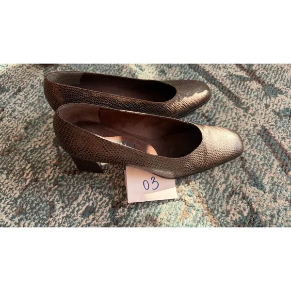 Vintage Stuart Weitzman Brown Lizard Embossed Block Heels - Image 10