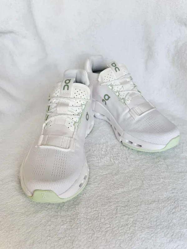 NEW ON Cloudnova, Women’s Size 6 White/White/green - Image 10