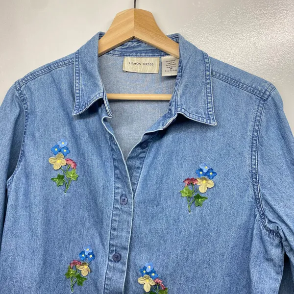 Vintage Blue Floral Denim Button Top Shirt Size Medium - Image 4