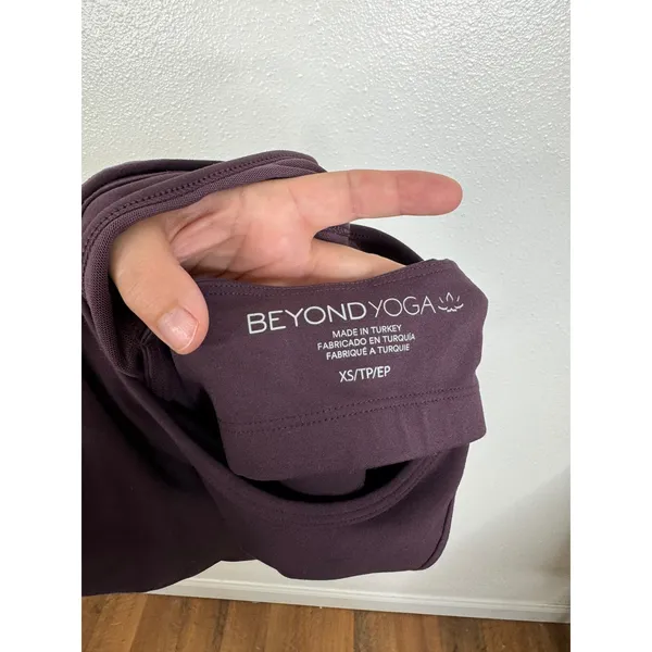 Beyond Yoga Spacedye Slim Racerback Cropped Tank Purple Plum Built-in Bra XS - Image 3