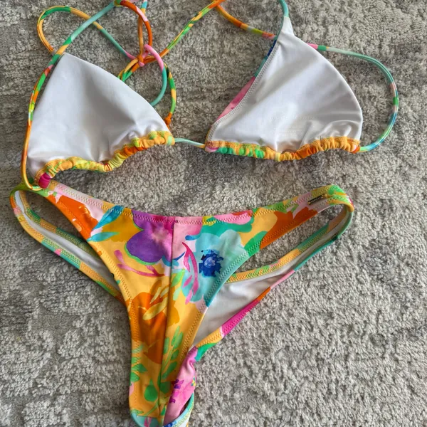 White Fox Boutique Bikini Set Floral - Image 4