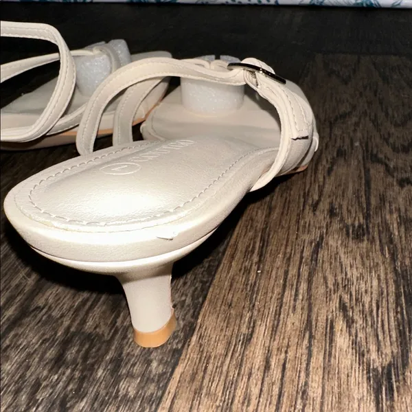 Elegant Cream Sandals Size 7 - Image 4