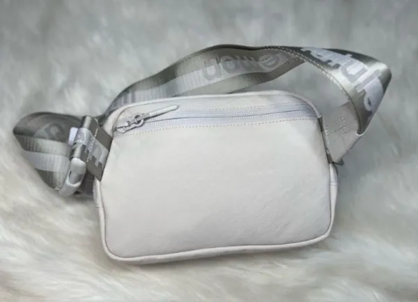 Lululemon Everywhere Belt Bag 1L Wordmark white opal - Image 12