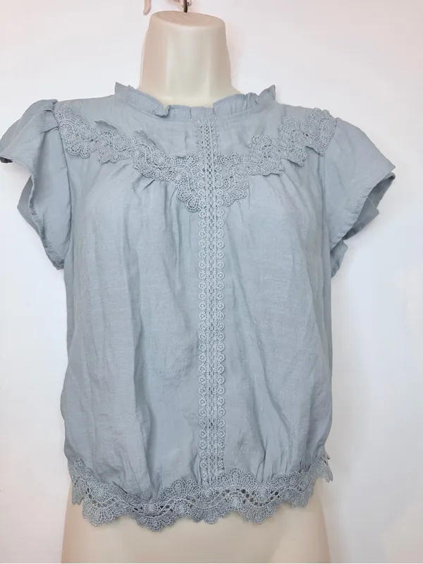 Mine Dusty Blue Lace Trim Blouse Short Sleeve Ruffle Neck Boho Women’s M - Image 3