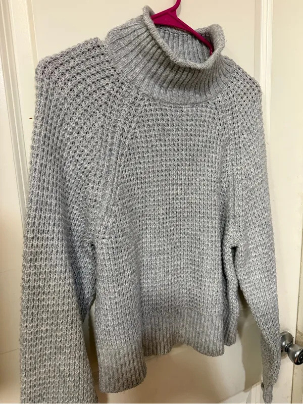 American Eagle Outfitters Light Gray Waffle Turtleneck Sweater - Image 3