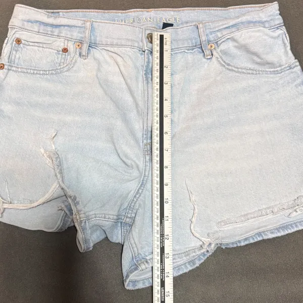 American Eagle Denim Shorts Relaxed Cut Off Size 12 Light‎ Wash - Image 8