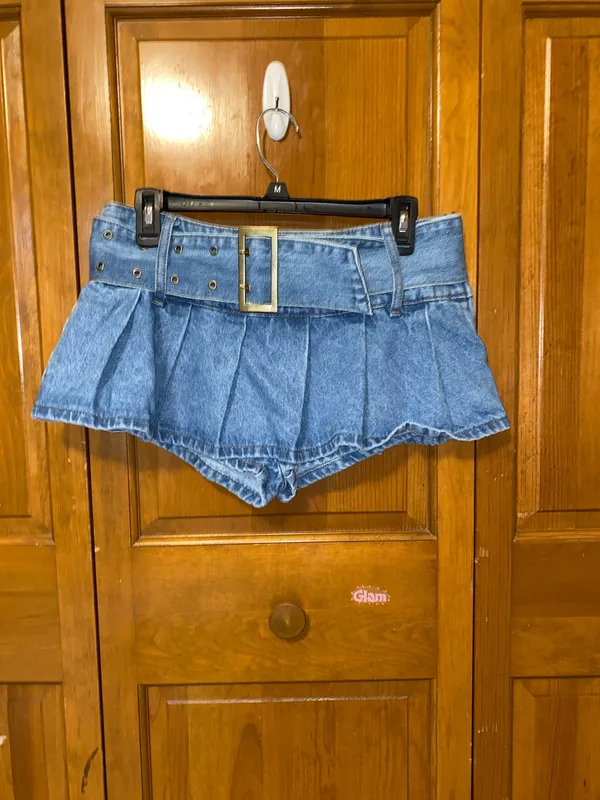Edikted Denim Pleated Low Rise Micro Skort. NWOT. Medium - Image 2
