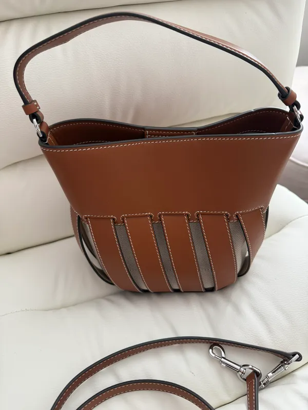 Tory Burch Small McGraw Die cut Bucket bag - Image 2