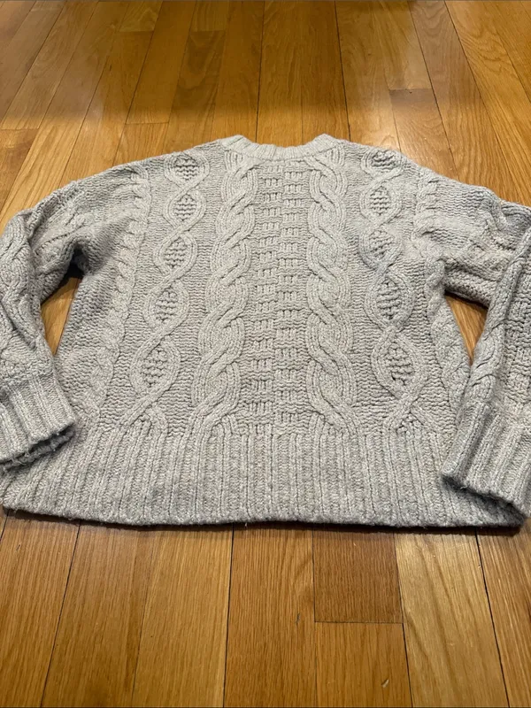 American Eagle women’s crew neck sweater size small. - Image 5