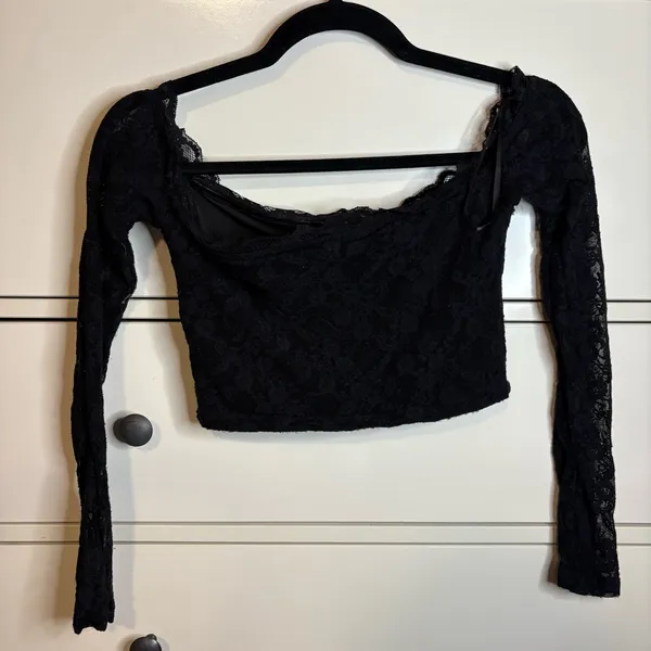 Princess Polly Black Lace Off-Shoulder Crop Top - Image 3