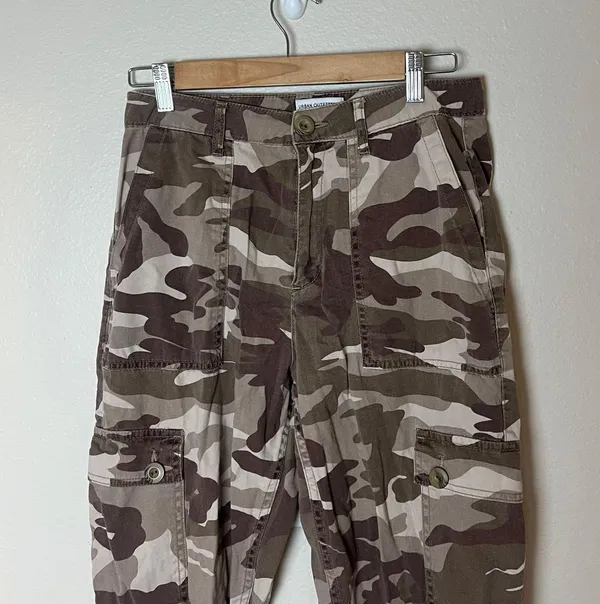Urban Outfitters cropped camo cargo pants brown - Image 2