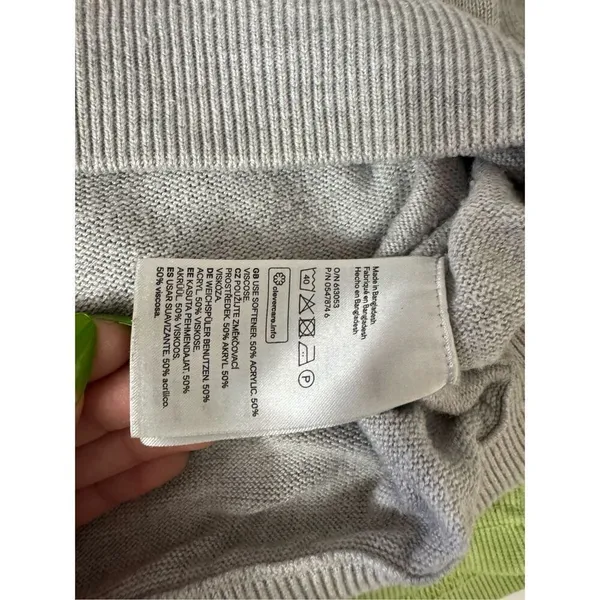 H&M gray sweater size small - Image 4