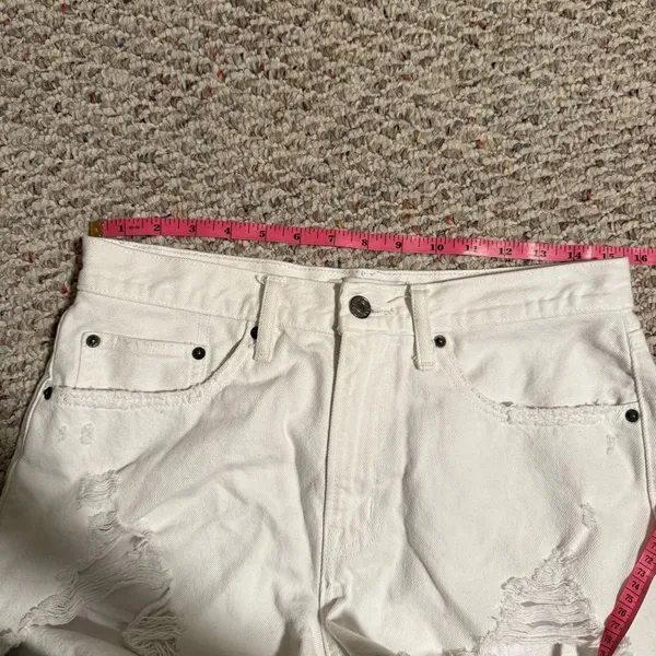 Abercrombie & Fitch Mid Rise Boyfriend Distressed White Shorts- Size 4/27 - Image 7