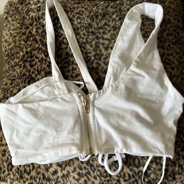 superdown Revolve  White Crop Top - Image 3