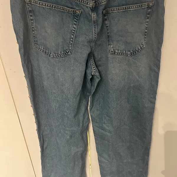 Women’s Universal Threads Mid Rise 90’s Baggy Blue Jeans with gold hardware - Image 10