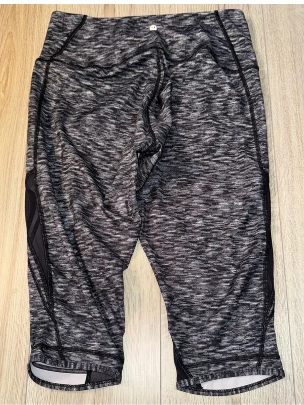 Lululemon Black Grey gray Athletic Capri crop cropped Leggings tights - Image 2