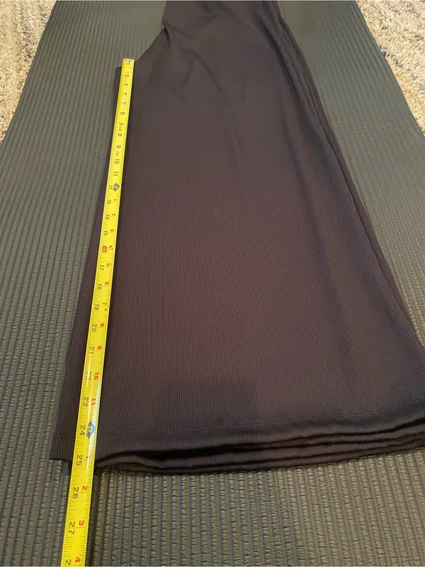 Nike Black Wide-Leg Cropped Jogger Pants - Image 7