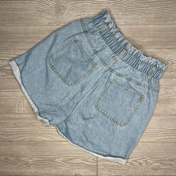 Love tree high waisted ruffle vintage inspired shorts light wash denim sz medium - Image 2