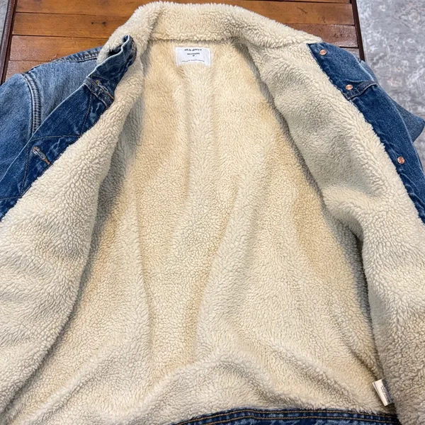 Old Navy Light Wash Sherpa Lined Boyfriend Jean Jacket Size M - Image 3