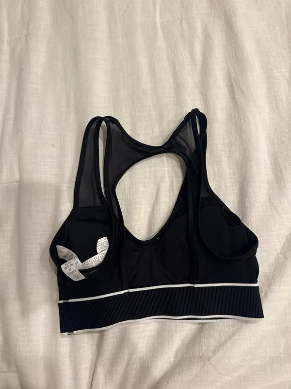 Alo Yoga Bra Sports - Image 4