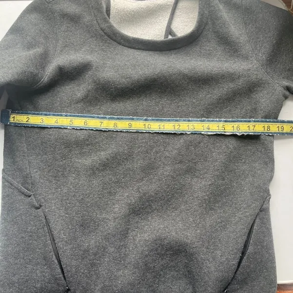 Lululemon &go Endeavor Long Sleeve Heathered Black Open-Back Sweatshirt Medium - Image 5