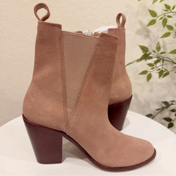 Kaanas Morava Suede Block Heel With Elastic in Caramel NWOT Size 6M - Image 7