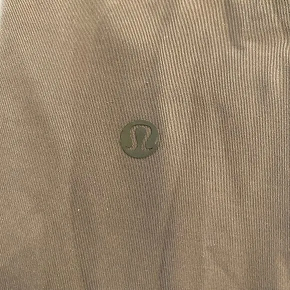 Lululemon On The Fly Crop Pants in Dark Olive size 6‎ - Image 7