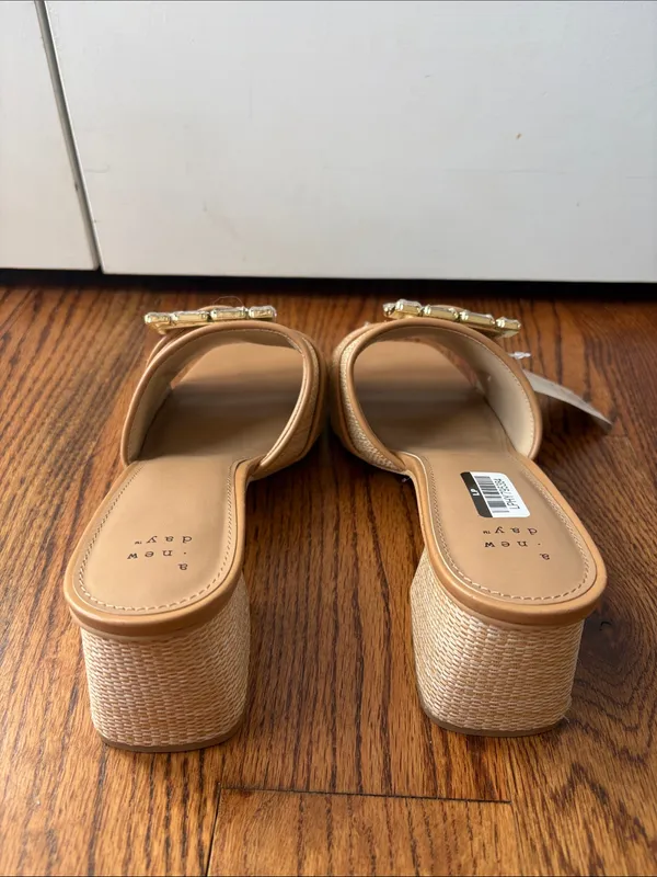 a new day Beige Crystal-Embellished Block Heel Mules Size 11 New - Image 6