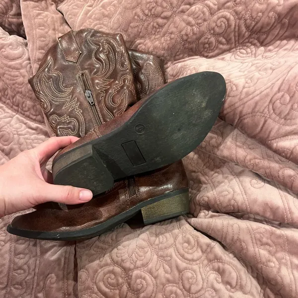 6 Cherokee Brown Leather Western Boots - Image 5