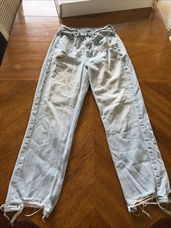 American Eagle High Rise 90s Girlfriend Jeans - Image 2
