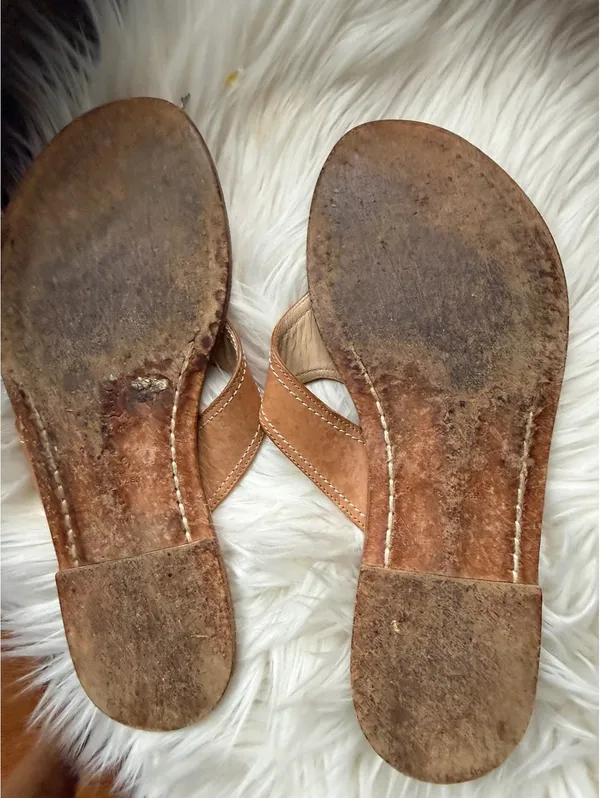 Lilly Pulitzer Brown Leather Thong Sandals Size 8 - Image 4