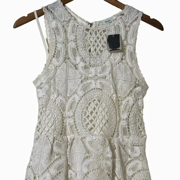 Kimchi Blue Crochet Lace Dress XS White Lined Sleeveless Shift NWT - Image 4