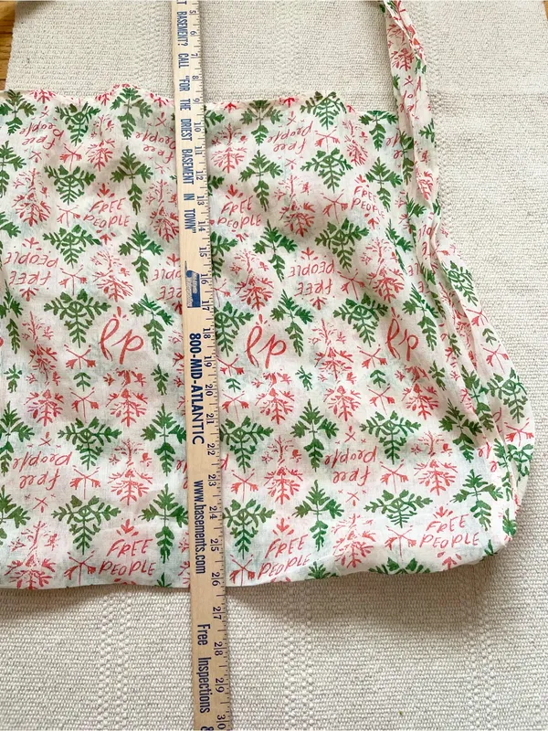 Free People Large Cloth Reusable Bag Christmas Theme Mistletoe NEW - Image 4