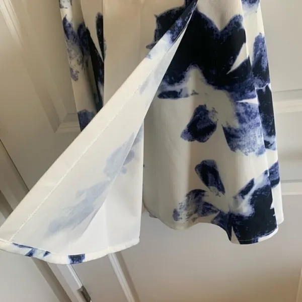 LULU’S Seeing Chic Floral V-Neck Dress Size S - Image 6