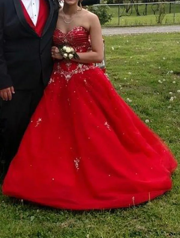 Prom Dress Red Size 4 - Image 2