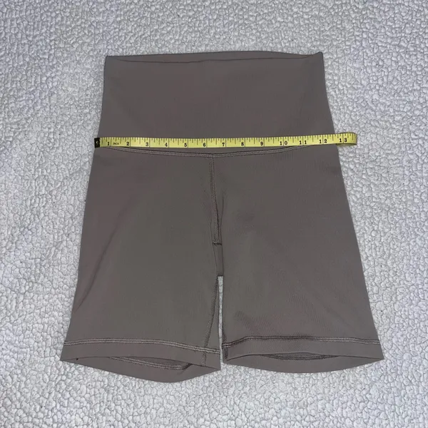 TNA Bike Shorts Aritzia High-Rise - Image 6