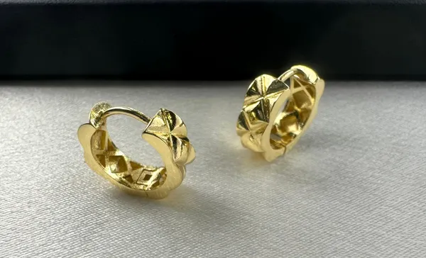 15mm Classic Rhombus Texture Gold Hoop Earrings for Women - Image 2