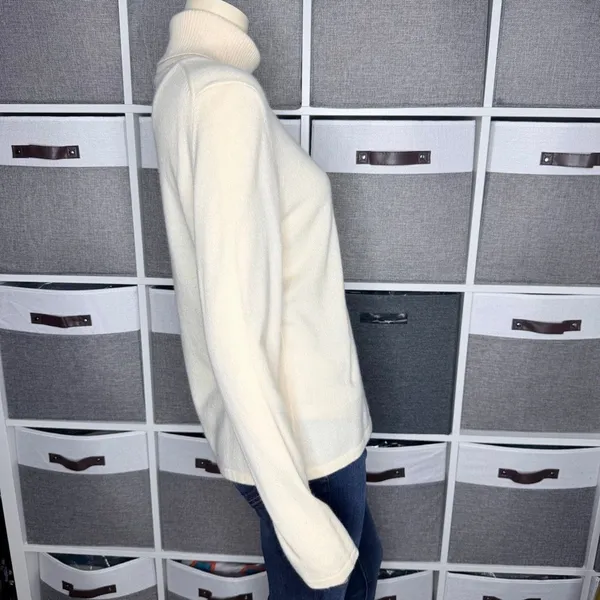 Only Mine Ivory 100% Cashmere Turtleneck Sweater Size Large - Image 8