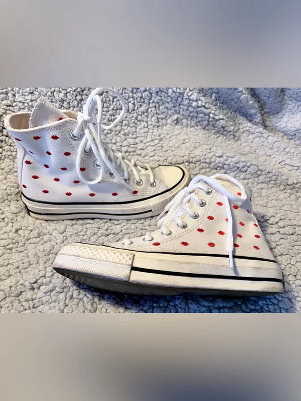 Converse Chuck 70 High Top "Love Me" Embroidered Lips Valentine Limited Edition. - Image 4