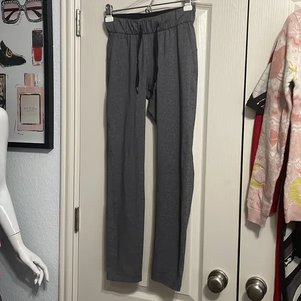 Lululemon On The‎ Fly Pant 28" in Heathered Black - Image 3