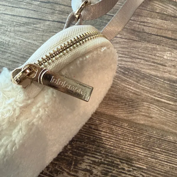 Lululemon Sherpa Modular Phone Crossbody Bag with Coin Pouch - Image 3
