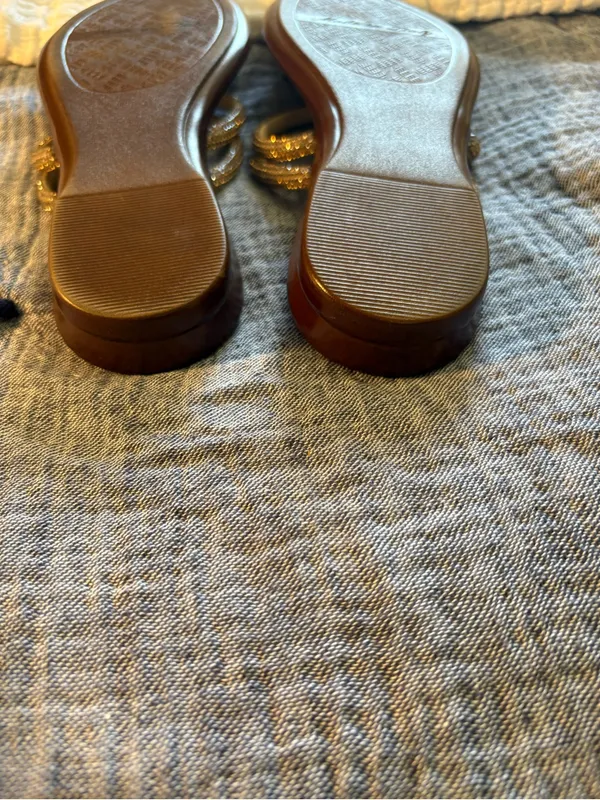 Italian Shoemakers Gold Metallic Thong Sandals for Women Size 7 - Image 6